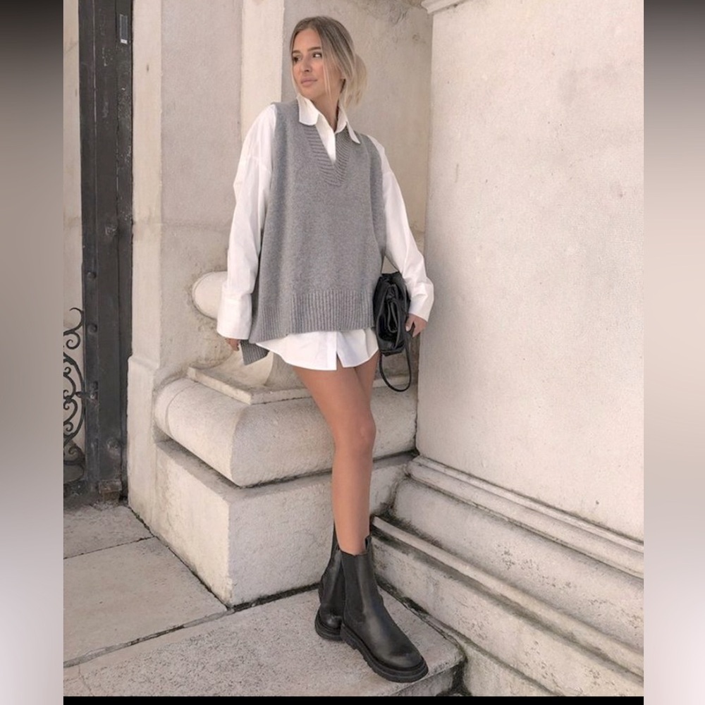L.L. Bean Gray Knit V-Neck Sweater Vest